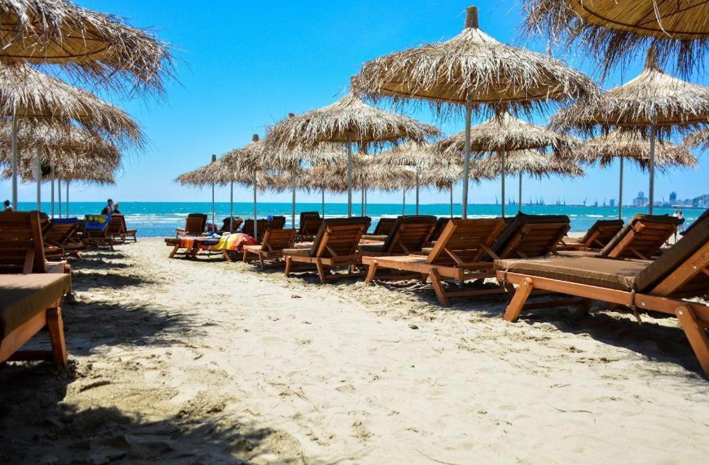 Luxurious Studio-Apartment Durres Bagian luar foto